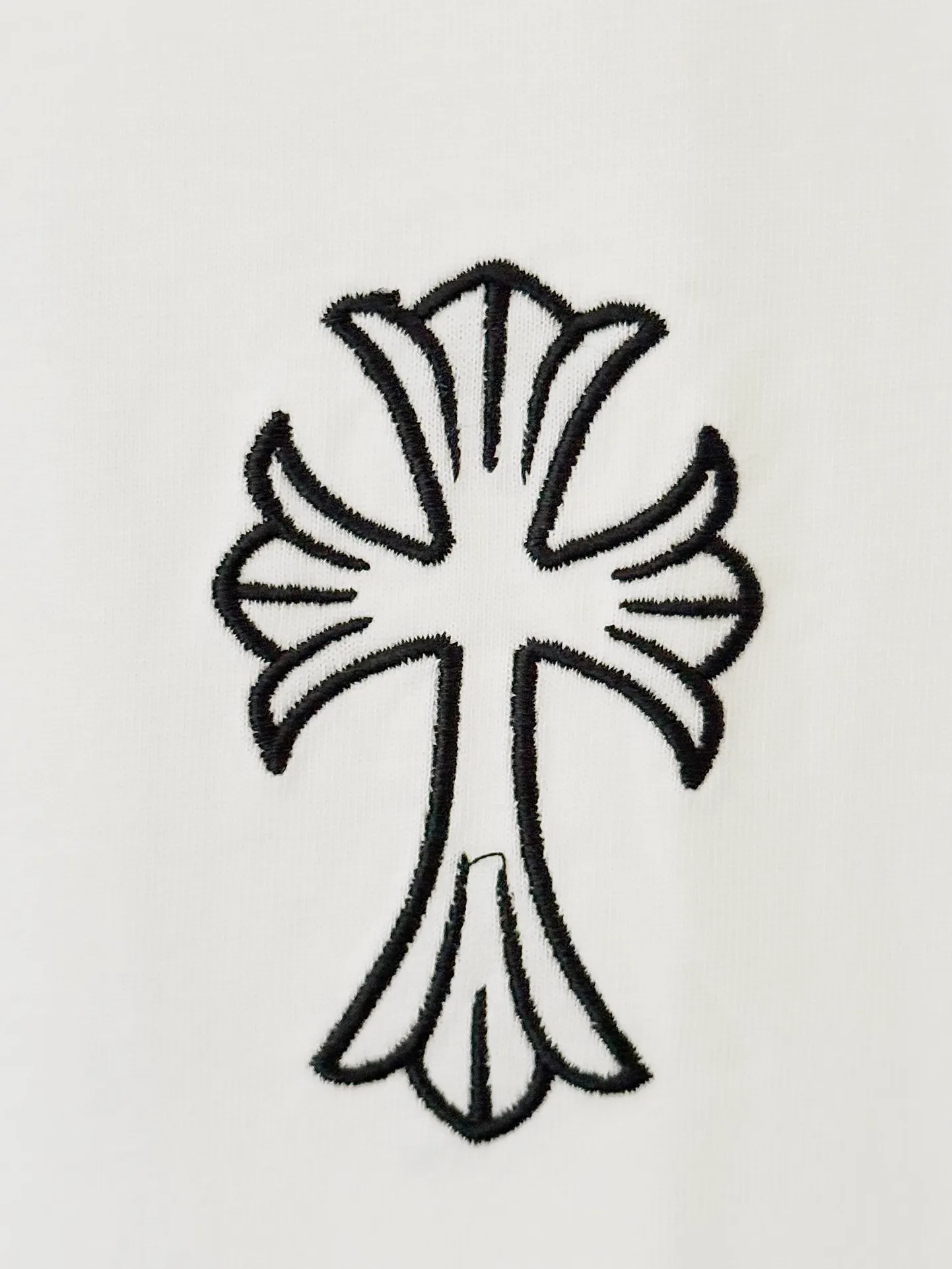 🅿️190 [High quality] Chrome hearts Chrome hearts 2025 new first release latest short-sleeved round neck T-shirt, high-end customization, avant-garde and fashionable design! The brand logo is applied to the front and back cuffs using 100,000 needle embroidery techniques. High-end customized 280g fabric. Soft to the touch. Comfortable to wear. Exquisite stitching. Fine workmanship. The upper body effect is incomparably handsome! Same style for men and women, color: white, black size: S to xL
